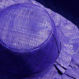 Chapeau artisanal Capeline Bleu marine fait main à Madagascar, en fibres naturelles. Style authentique, léger et parfait pour l’été.