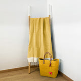 fouta traditionnelle nid d’abeille athena tournesol 100x200 cm ou 200x200 100 % coton 190 g/m², absorbante, légère et peu encombrante pour la plage ou la maison. Se transforme en paréo