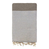 fouta traditionnelle nid d’abeille mikanda taupe 100x200 cm ou 200x200cm 100 % coton 190 g/m², absorbante, légère et peu encombrante pour la plage ou la maison. Se transforme en paréo