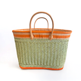 panier artisanal sava GM aravola luxe orange rabane tissé feston couleur en fibres naturelles, avec bande rabane unie, solide et polyvalent. dimensions 55×20×35cm avec poche intérieure, idéal pour courses, plage, piscine ou ville