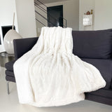 Plaid cocoon off white 130x170cm, recto imitation lapin et verso mouton 610g/m², ultra doux pour un confort chaleureux