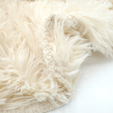 zoom couverture longwool beige clair 220x240 cm imitation fourrure à poils longs, 450g/m², ultra douce et élégante pour sublimer et réchauffer votre lit.