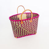panier artisanal toama fuchsia Gm avec poche en fibres naturelles avec poignées en cuir dimensions 55x20x35cm, idéal pour marché plage ou courses robuste et élégant