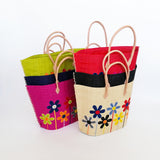 panier artisanal majunga rabane brodé avec motifs fleurs avec pochon, poignées cuir dimensions 50x20x35 cm fond renforcé, idéal pour le marché ou la plage
