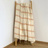 fouta plate traditionnelle calliope orange 100x200 cm ou 200x200 cm coton 190 g/m², absorbante, légère et peu encombrante pour la plage ou la maison. se transforme en paréo