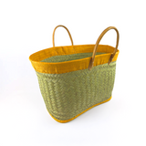 panier artisanal baly GM aravola luxe safran bordure rabane en fibres naturelles, avec bande rabane unie, solide et polyvalent. Dimensions 55×20×35cm, avec poche intérieure, idéal pour courses, plage, piscine ou ville