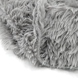 zoom couverture longwool gris clair 220x240 cm imitation fourrure à poils longs, 450g/m², ultra douce et élégante pour sublimer et réchauffer votre lit.