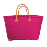 Panier artisanal rabane unie fuchsia morondova coins cuir avec pochon   dimensions MM 45 × 20 × 30 cm ou GM 50x20x35, parfait pour sorties et marché, robuste et élégant