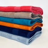 Serviette de bain éponge Velours unie Classy - Taille L coton velours 500 g/m², douce, absorbante et pratique pour piscine, plage ou douche.