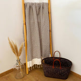 fouta traditionnelle nid d’abeille yadara taupe 100x200 cm ou 200x200 cm 100 % coton 190 g/m², absorbante, légère et peu encombrante pour la plage ou la maison. Se transforme en paréo.